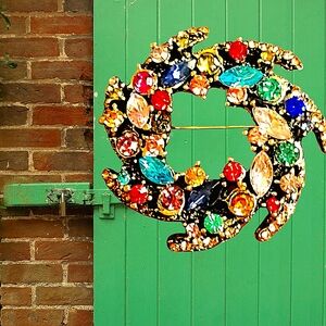 Multicolor Wreath Brooch
